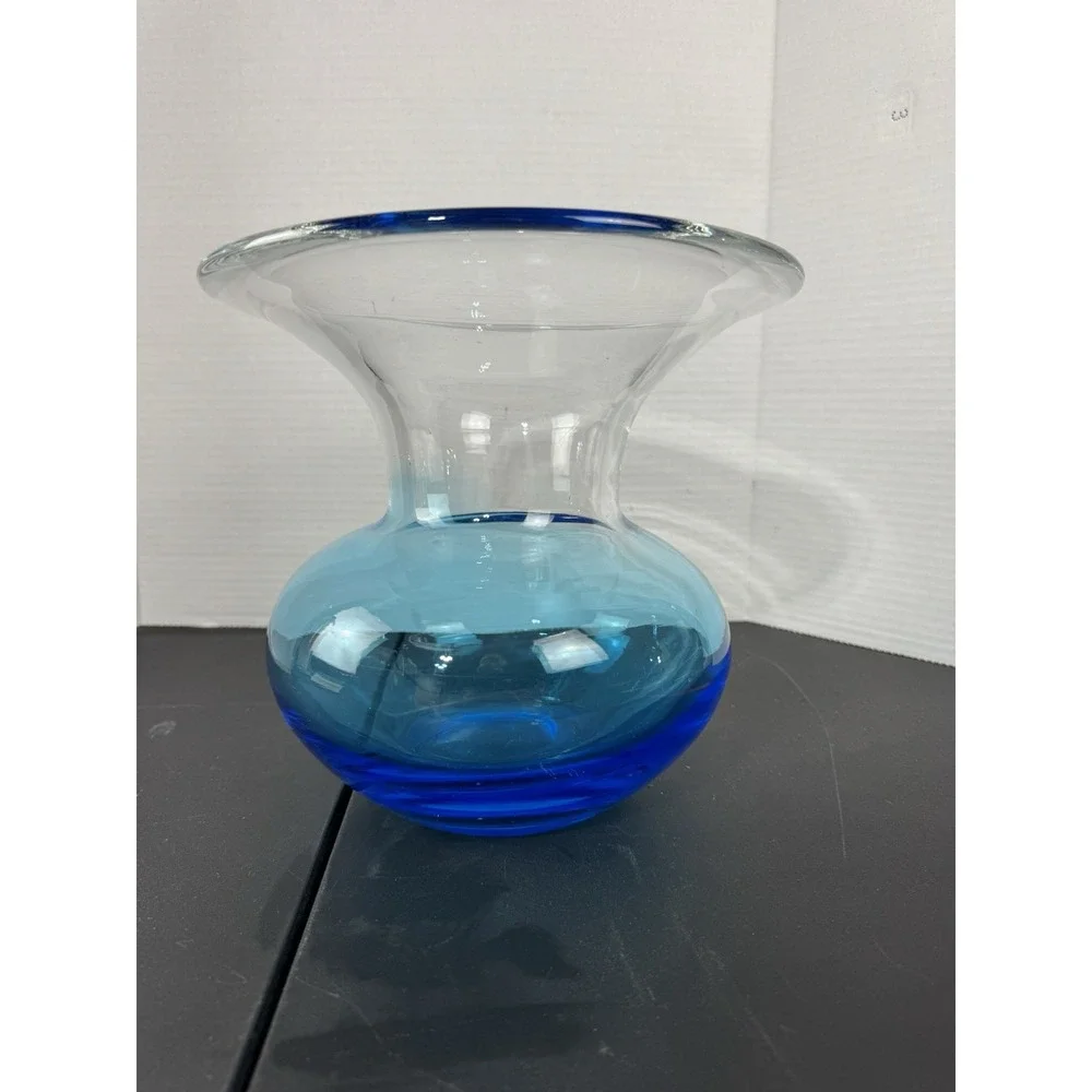Beautiful Hand Blown Blue Glass Vase Vintage Heavy Medium‎ Sized